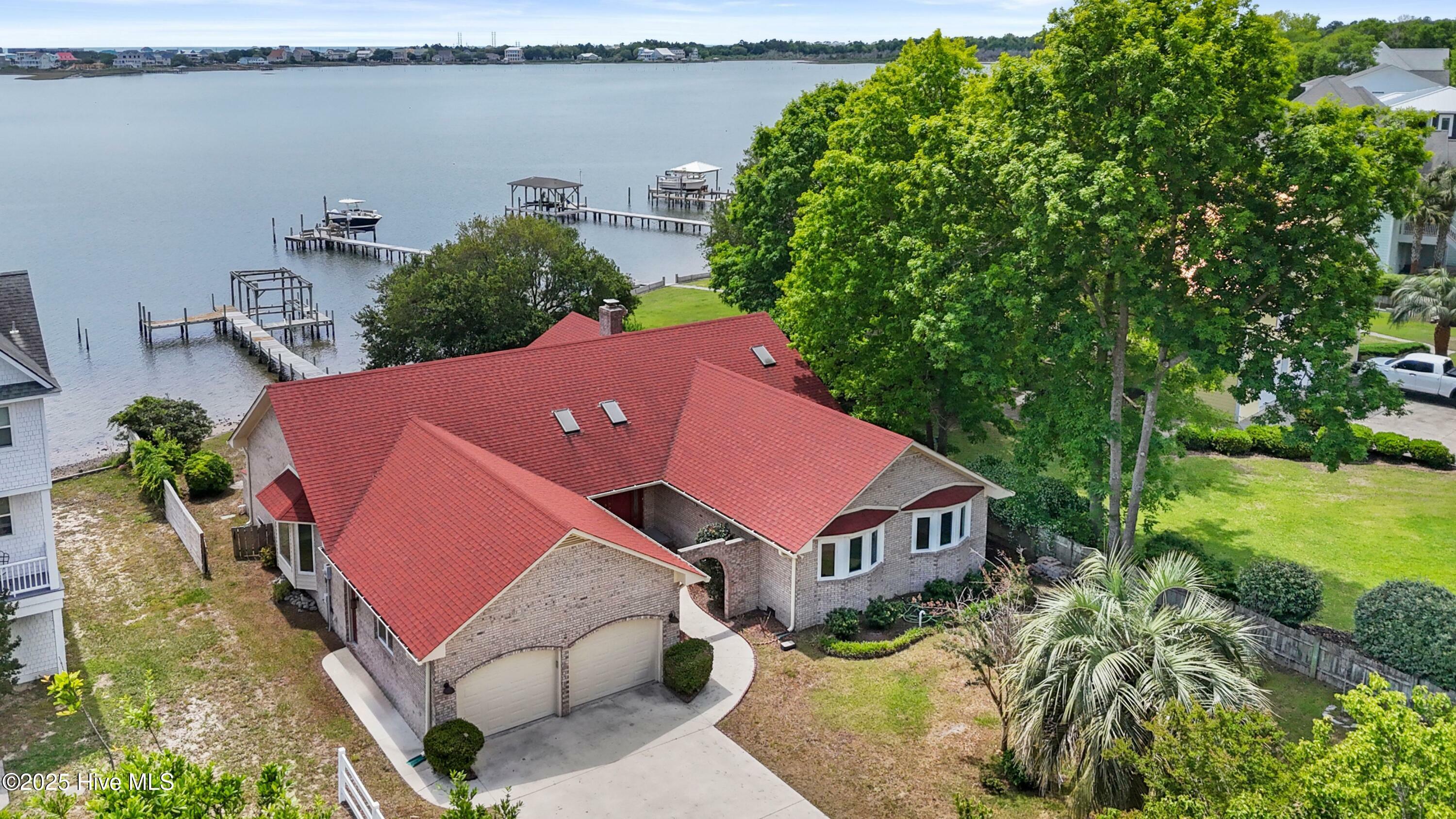 Property Photo: 995 Chadwick Shores Drive NC 28460