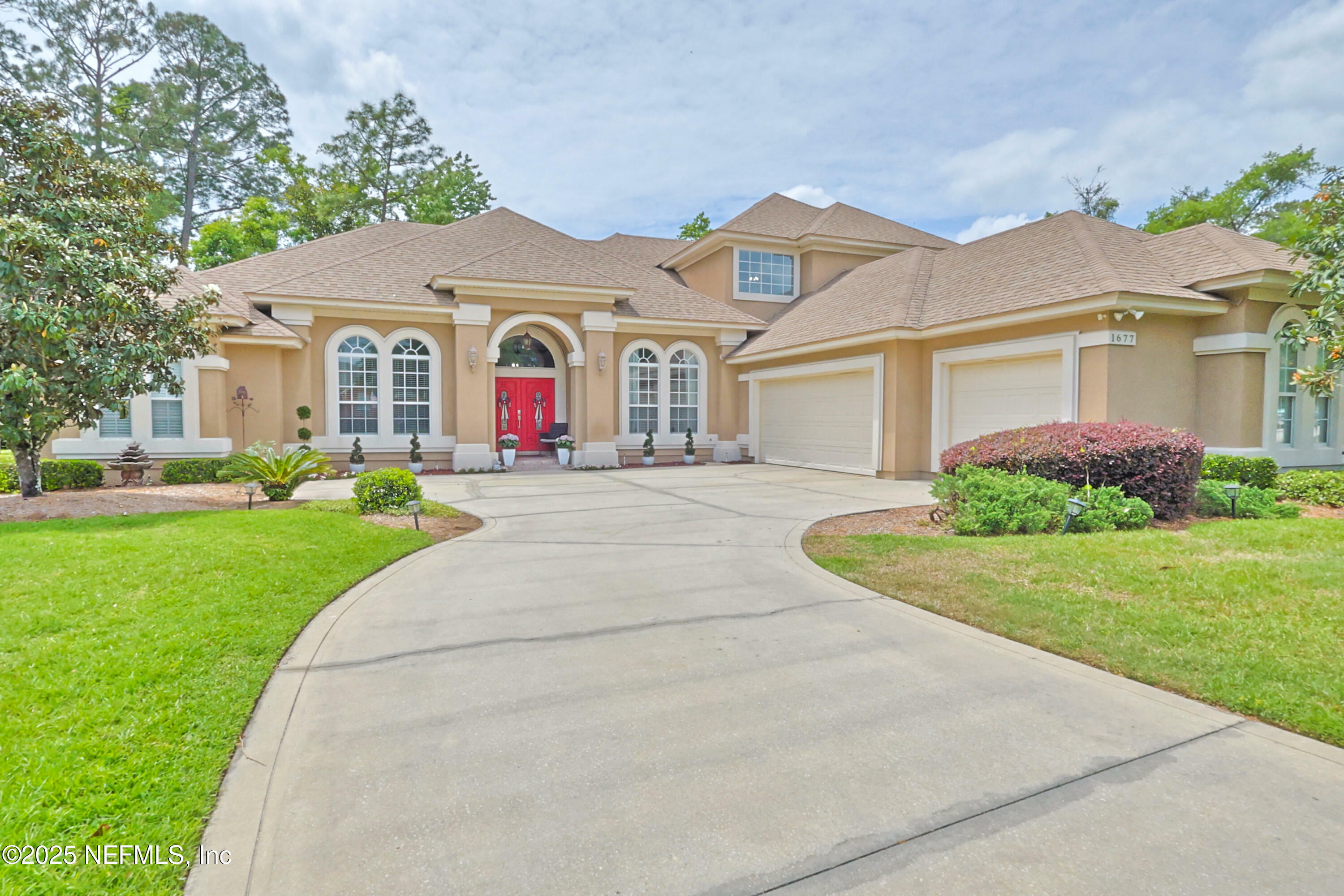 Property Photo: 1677 Pebble Beach Boulevard FL 32043