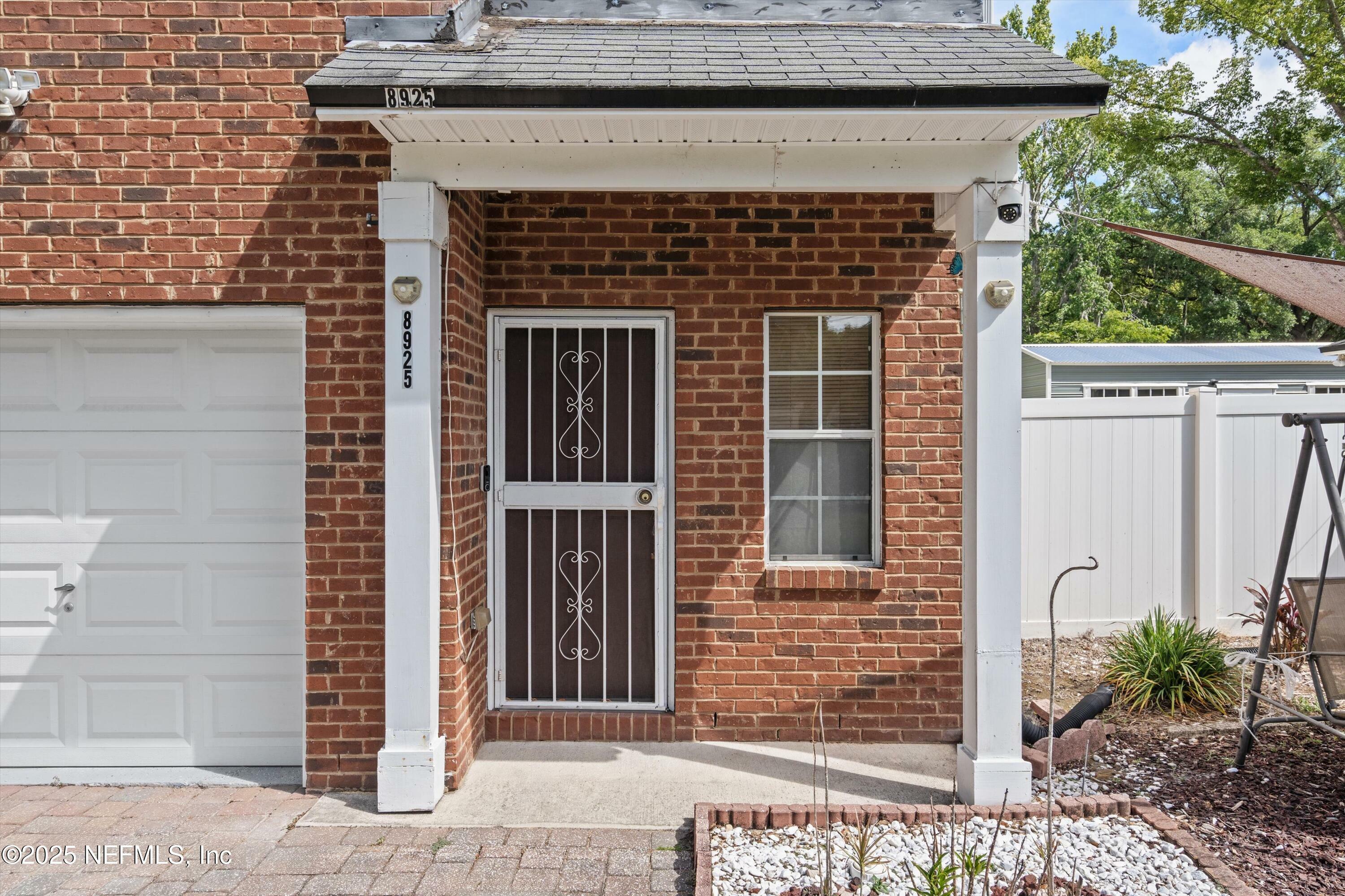 Property Photo: 8925 Cocoa Avenue FL 32211