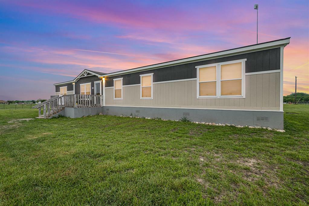 Property Photo: 908 County Road 4213 TX 76234