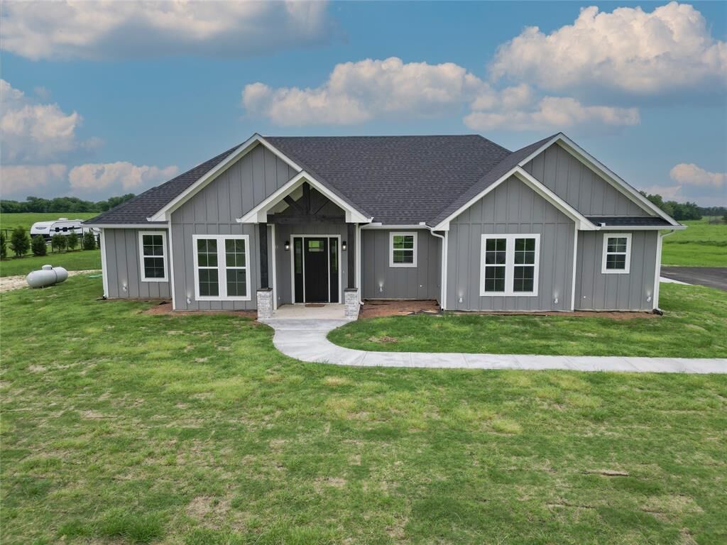 Property Photo:  355 Private Road 5440  TX 75472 