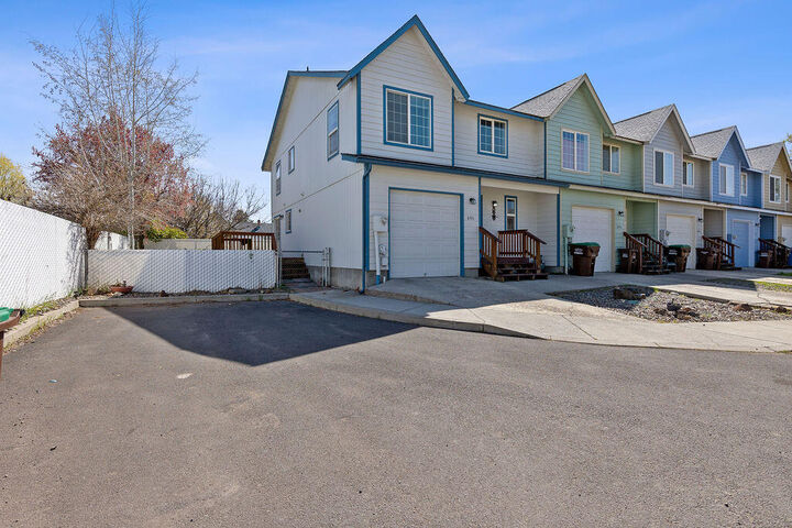 Property Photo:  696 NW Pinkston Court  OR 97754 