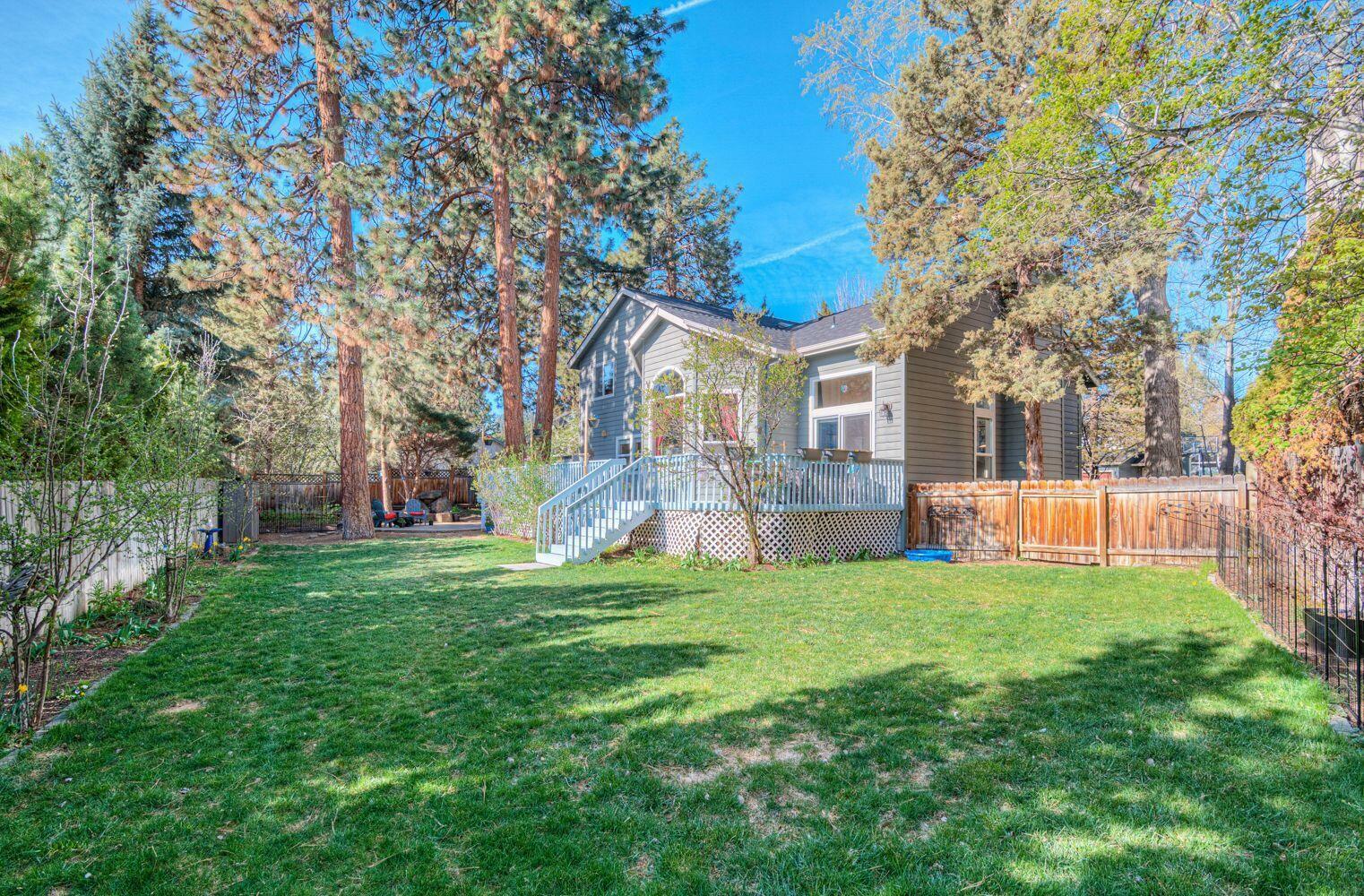 Property Photo: 922 SE Sunwood Court OR 97702