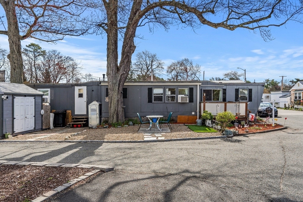 Property Photo: 200 North St 11-B MA 01923