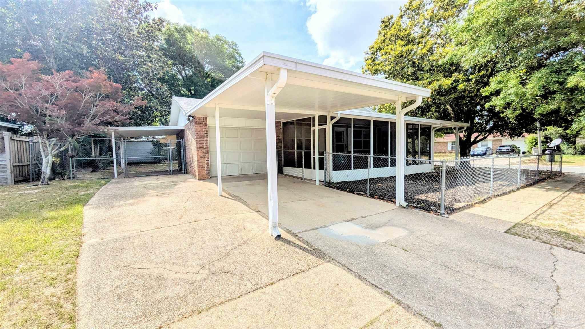 Property Photo: 7004 Balboa Dr FL 32526