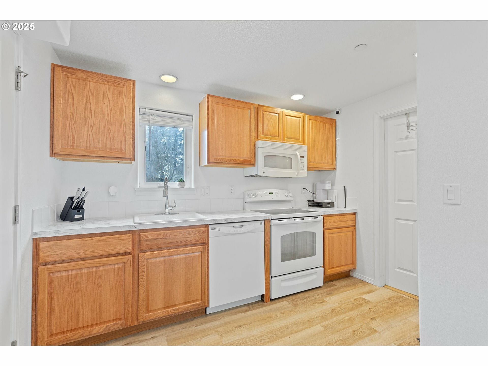 Property Photo: 132 SE 119th Ave OR 97216