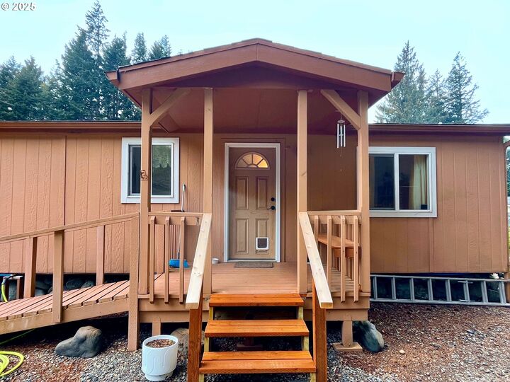 Property Photo:  150 Woodglen St  OR 97465 