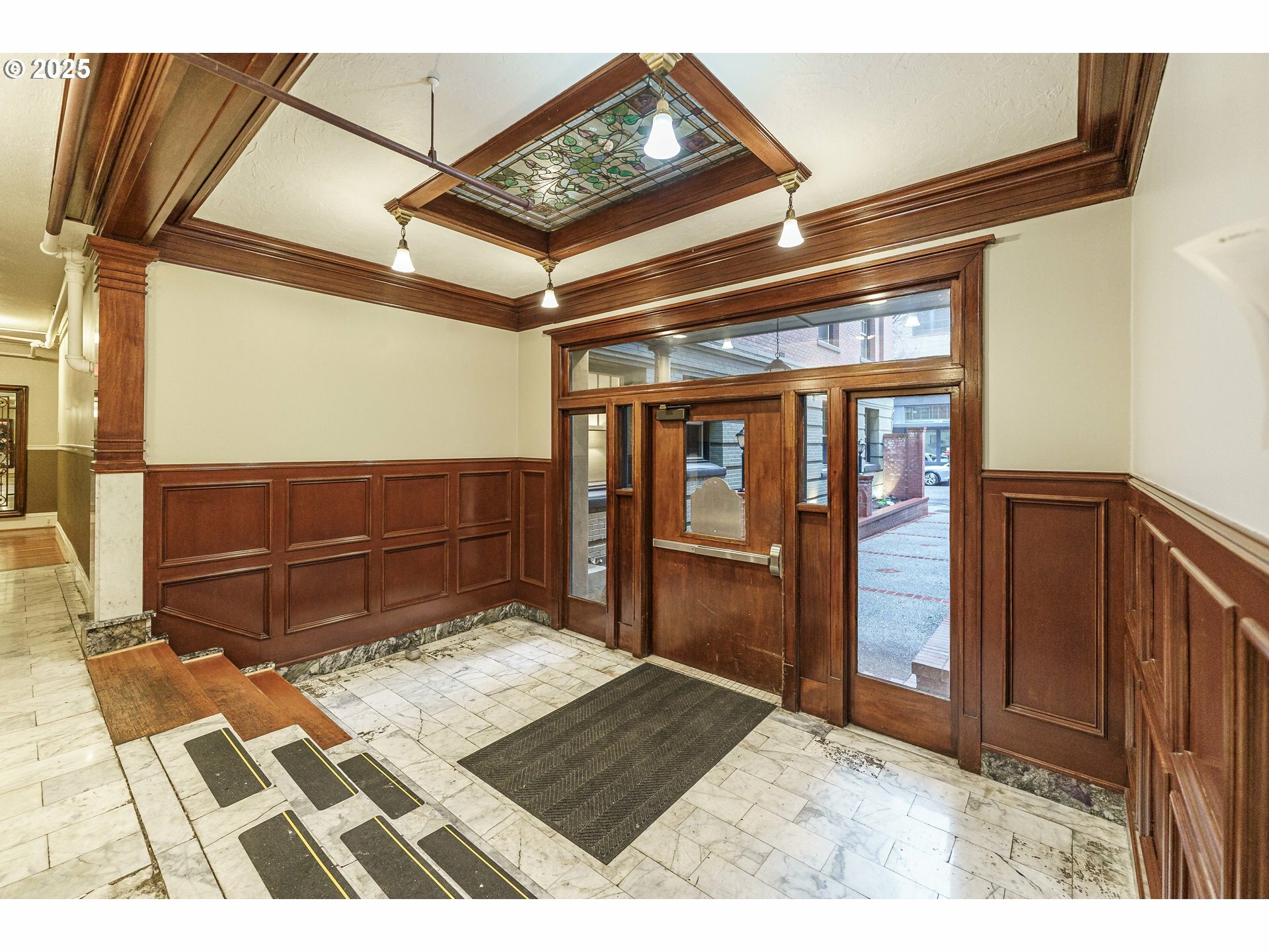 Property Photo: 2109 NW Irving St 114 OR 97210