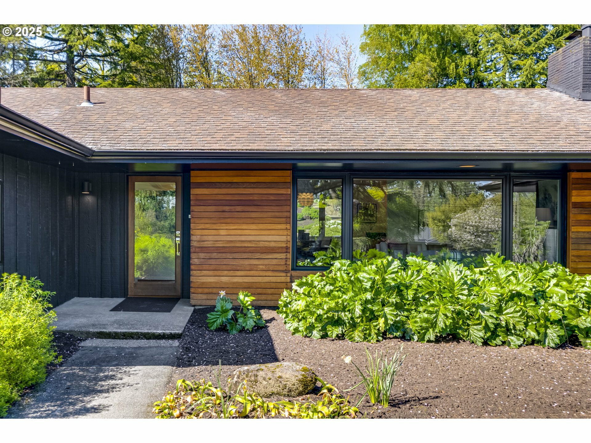 Property Photo: 4001 SW Jerald Ct OR 97221
