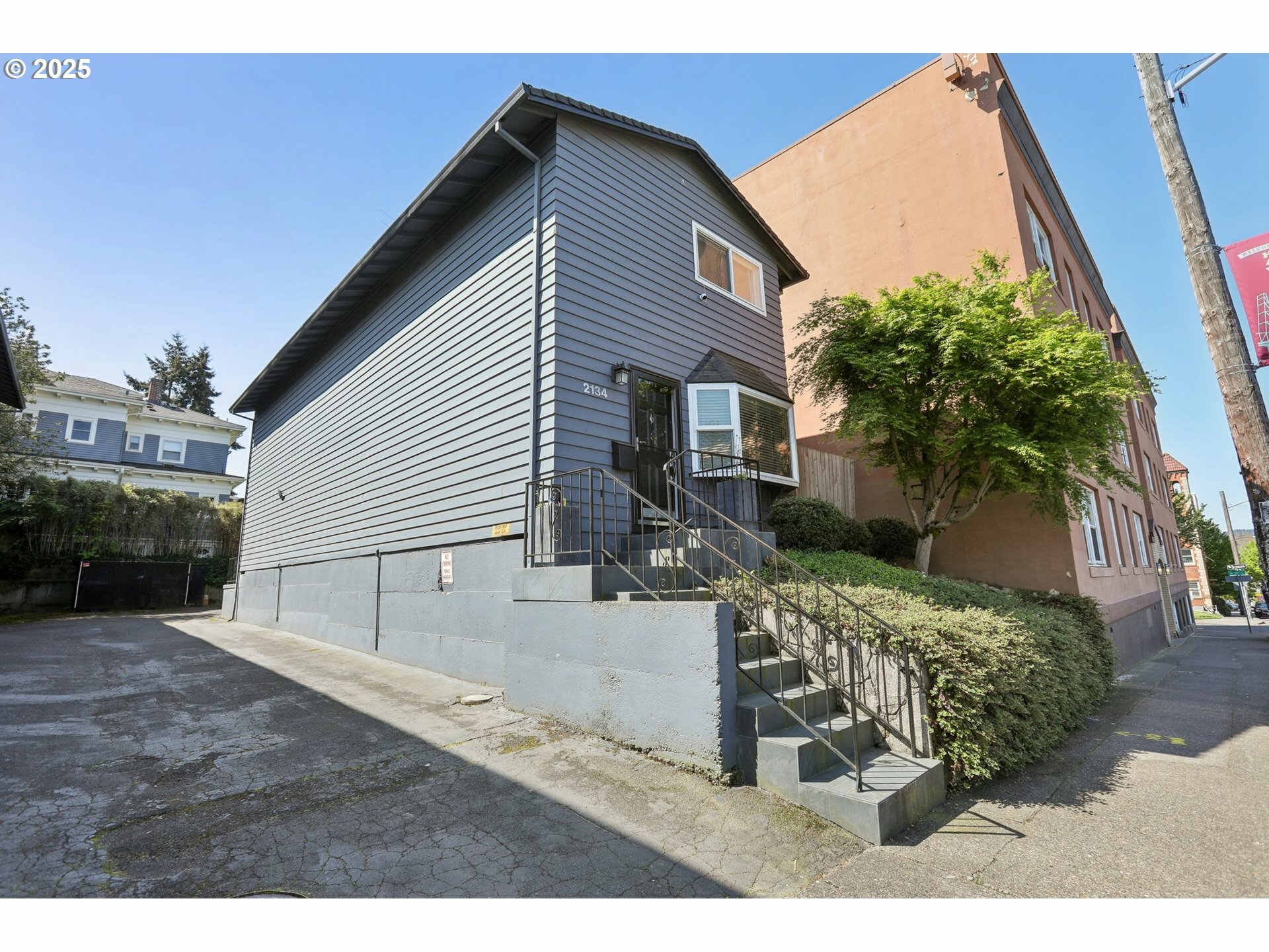 Property Photo: 2134 SE Hawthorne Blvd OR 97214