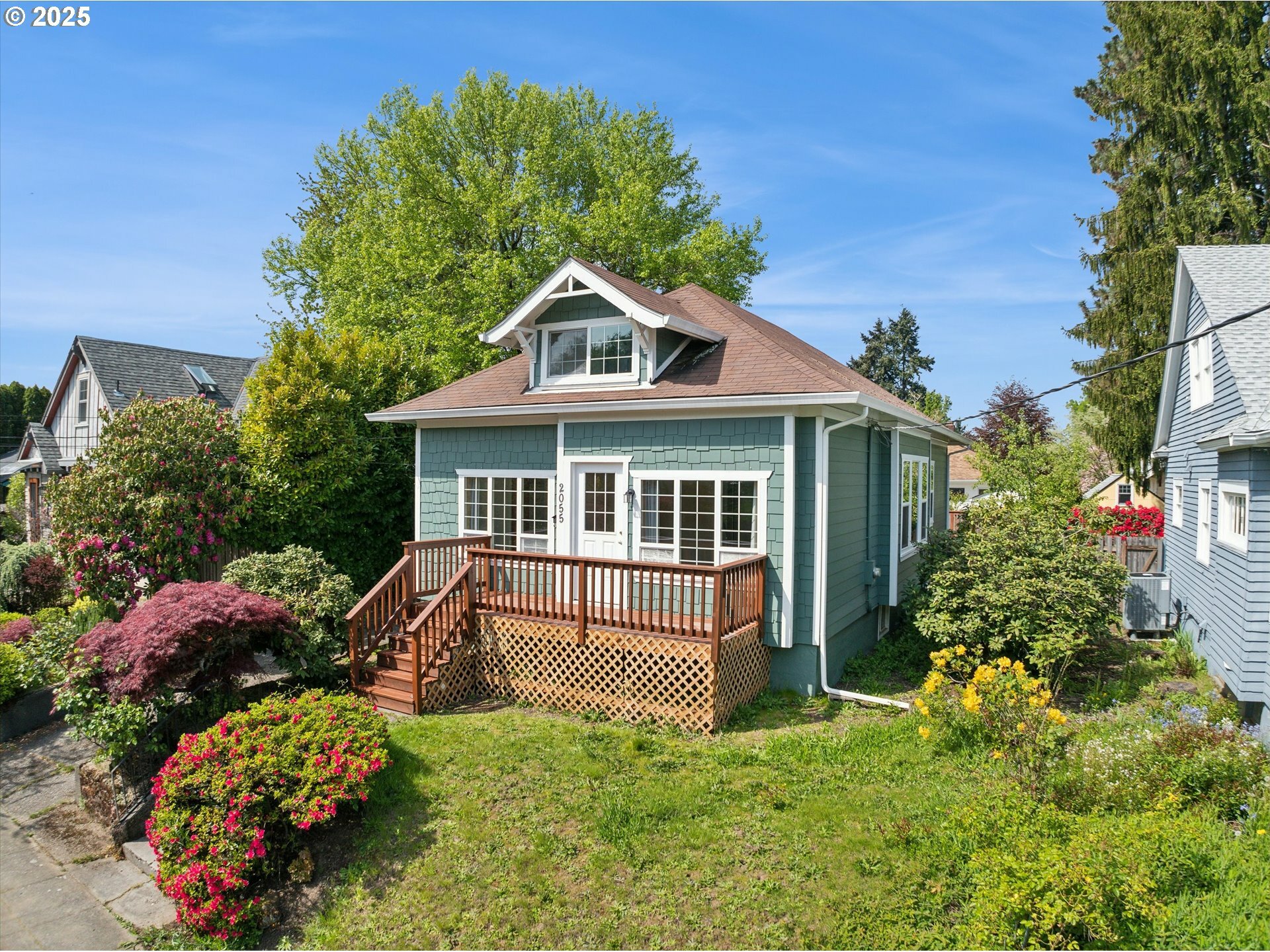 Property Photo: 2055 N Alberta St OR 97217