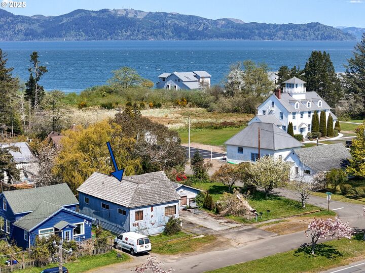 Property Photo: 841 Pacific Dr OR 97121