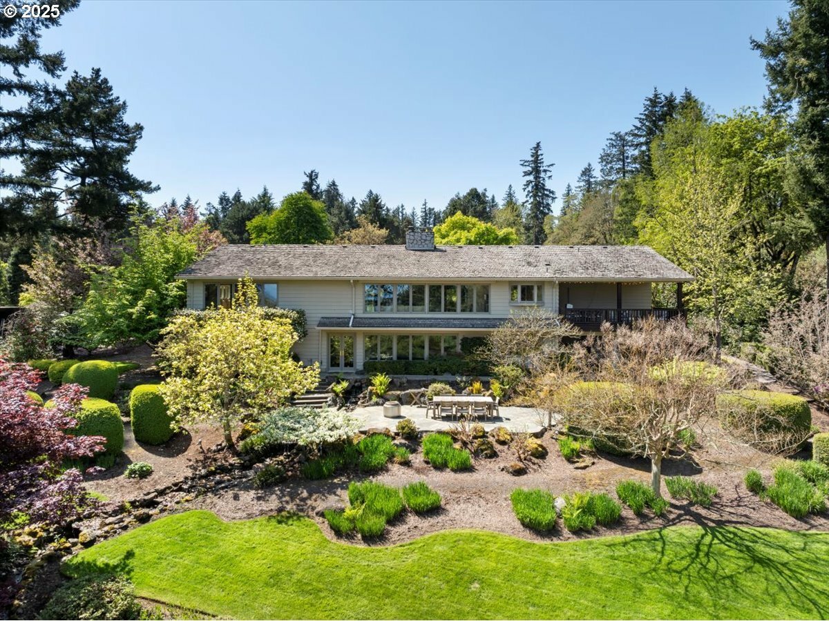 Property Photo: 18042 Skyland Cir OR 97034