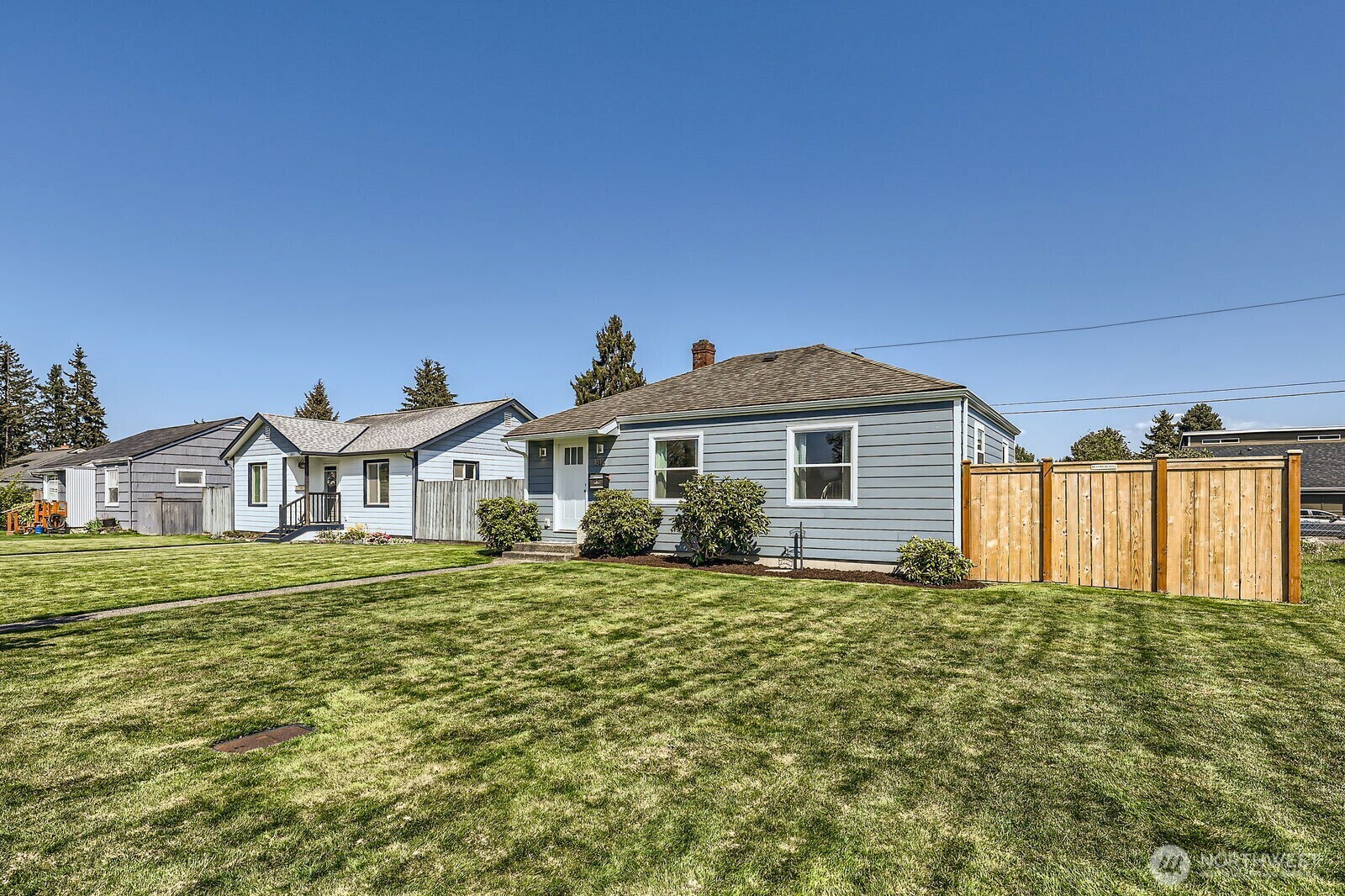 Property Photo: 1815 Pine St WA 98201