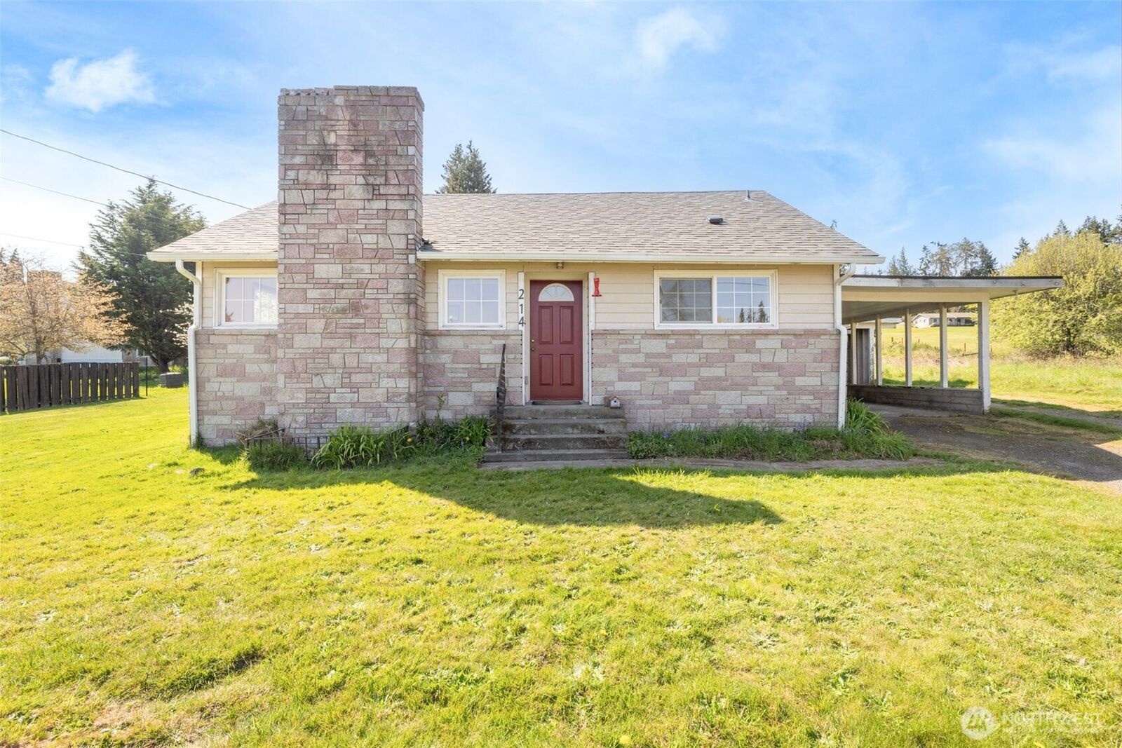 Property Photo:  214 W Park Avenue  WA 98362 