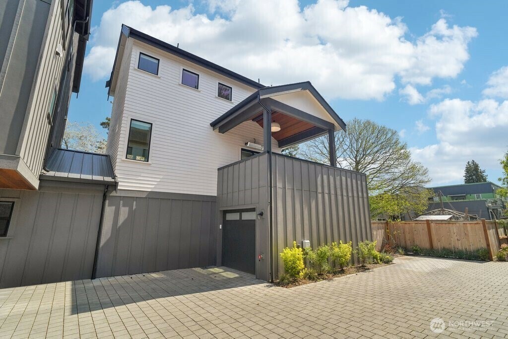 Property Photo: 851 B NE 91st Street WA 98115