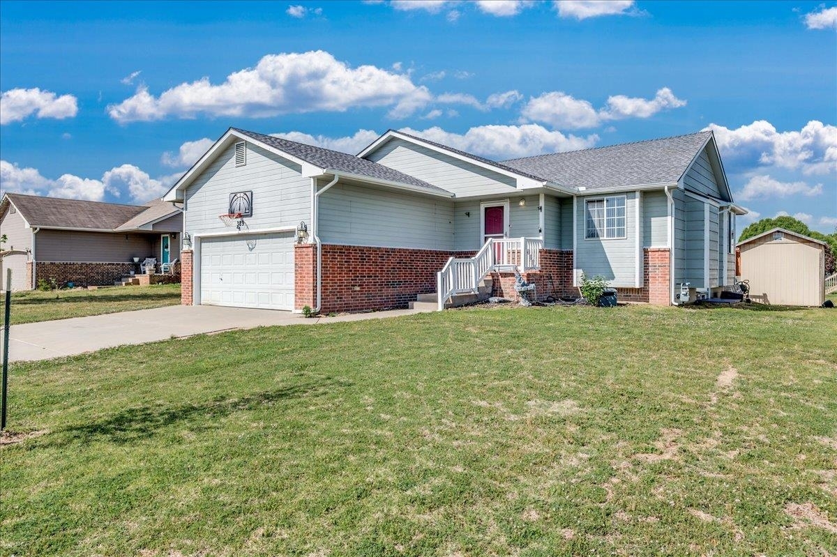 Property Photo: 389 E Riley Ave KS 67060