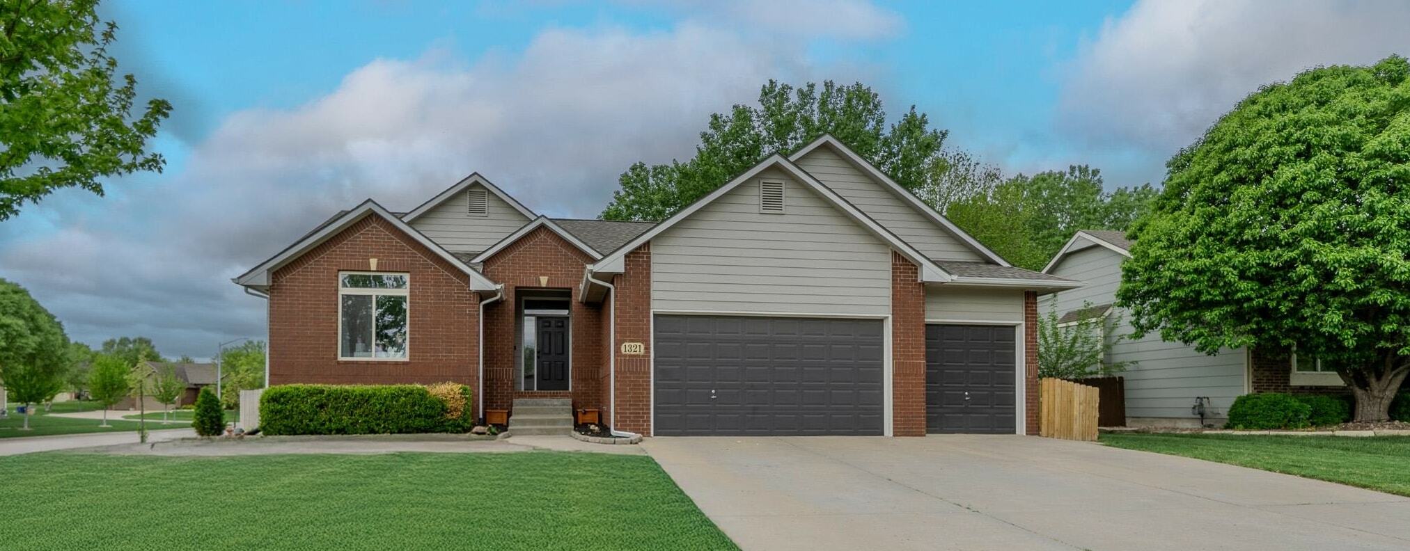 1321 S Ravenwood Ct  Derby KS 67037 photo