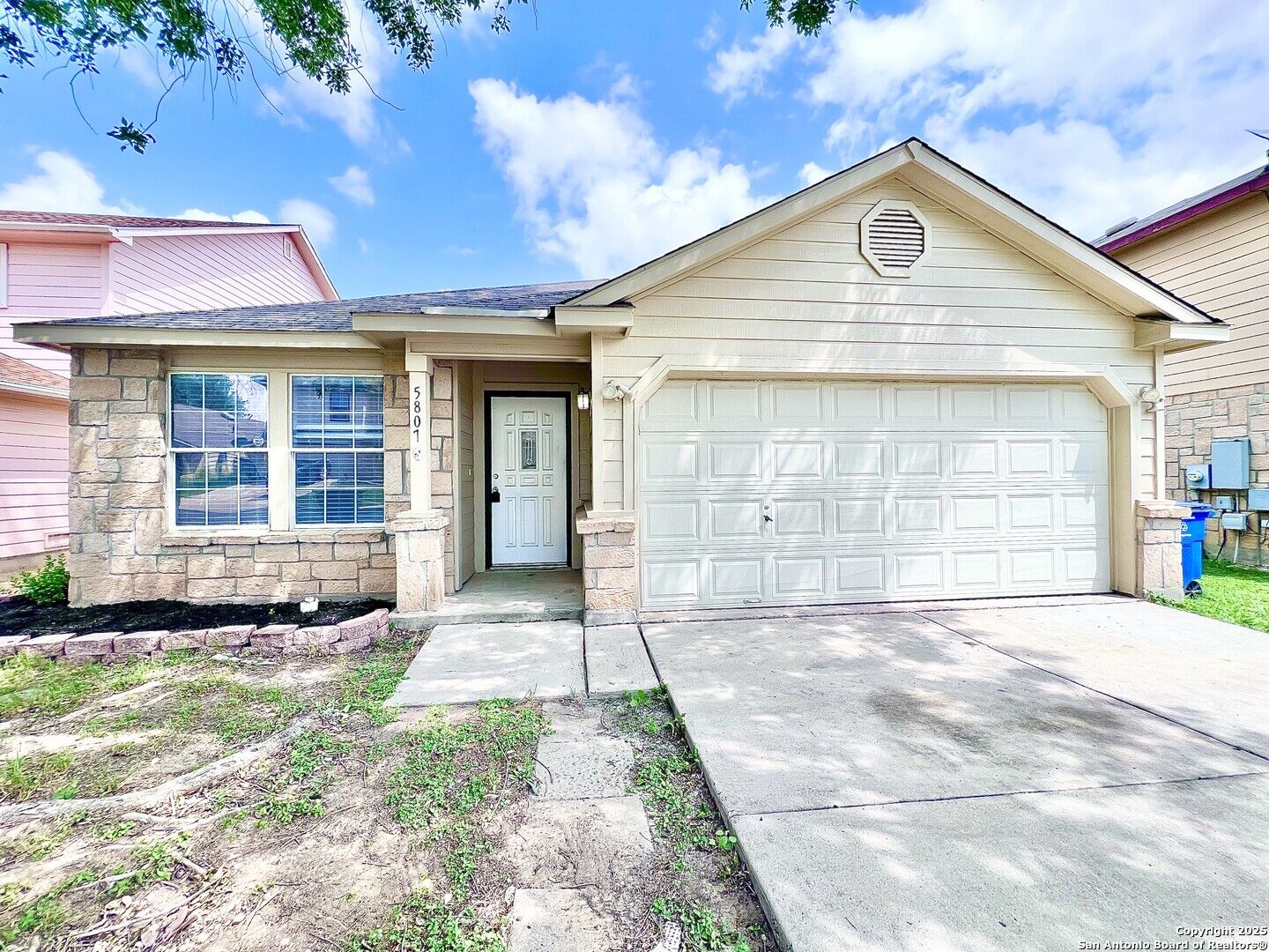 Property Photo: 5807 Barton Hollow TX 78249