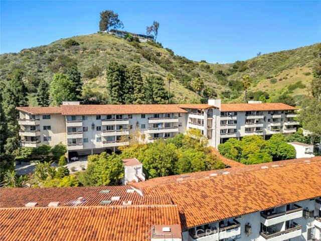 Property Photo: 2700 Cahuenga Boulevard 3209 CA 90068