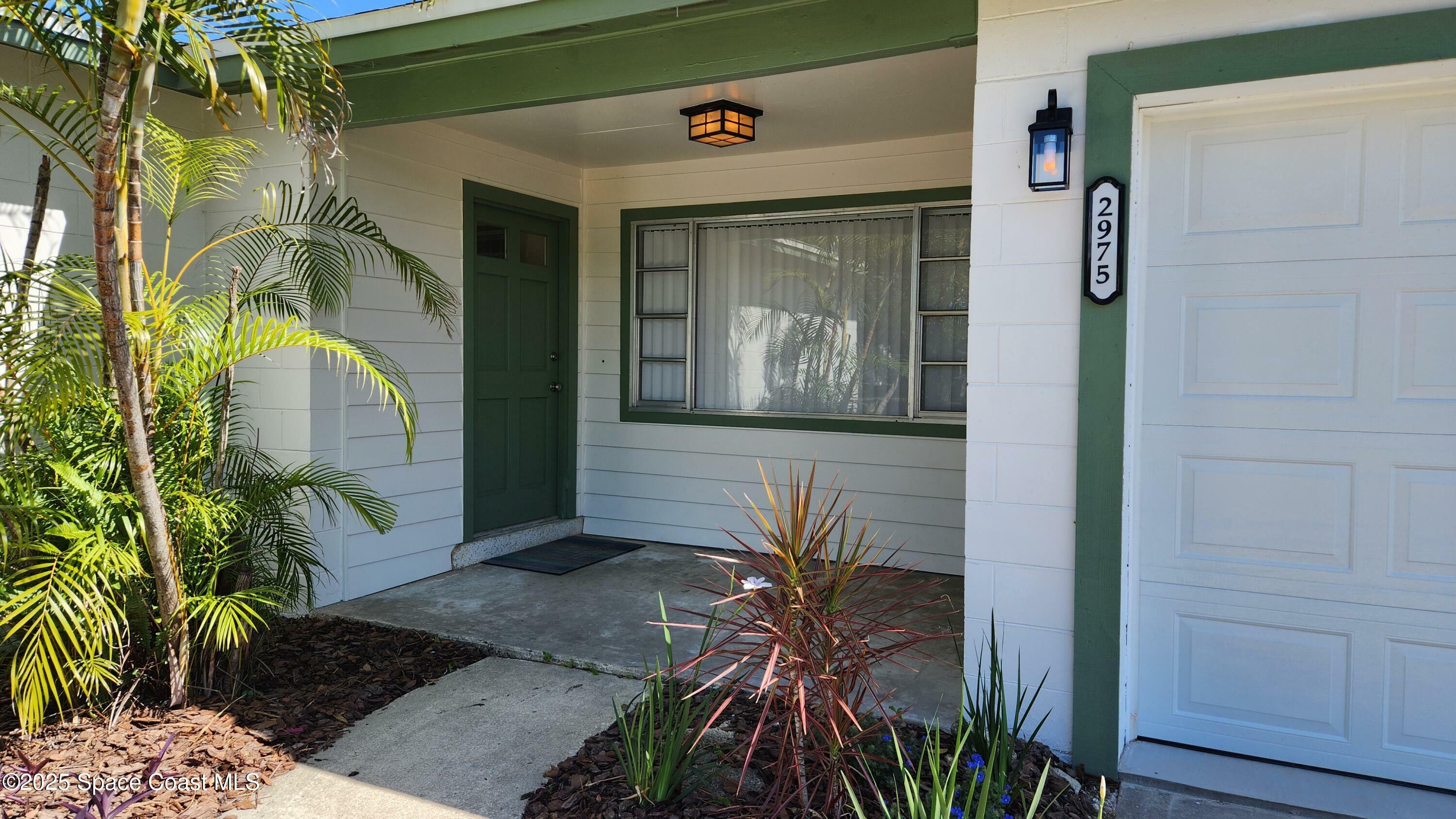 Property Photo: 2975 Hobbs Place FL 32796