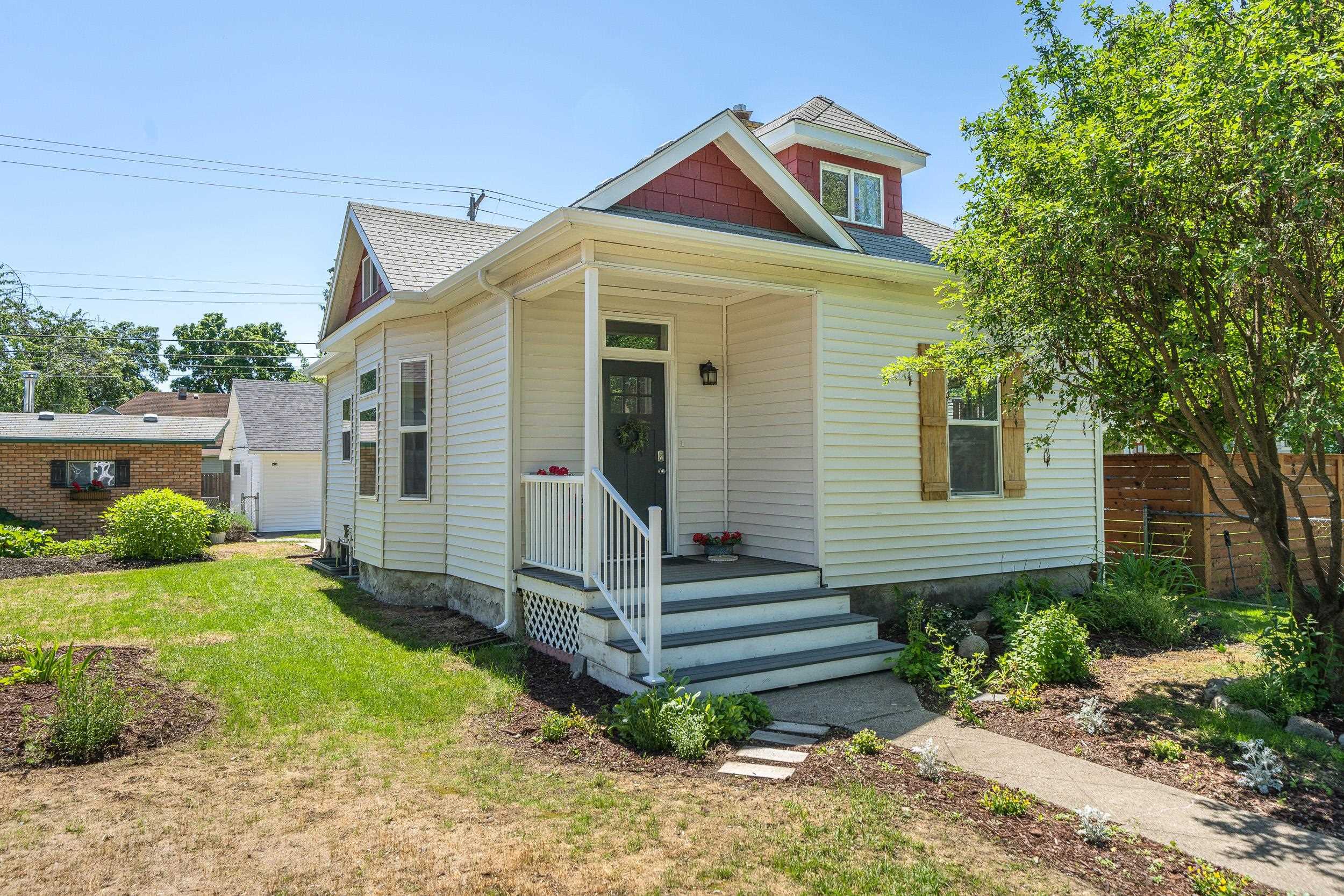 Property Photo: 817 W Frederick Ave WA 99205