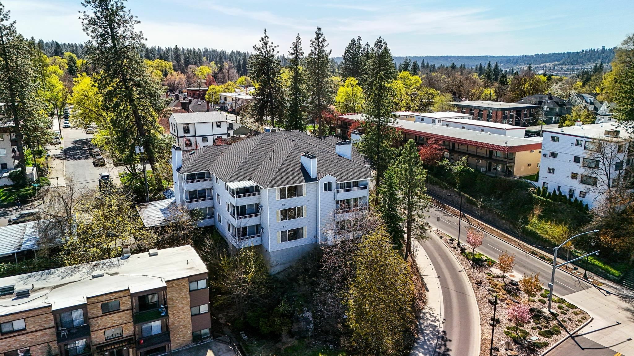 Property Photo: 912 W Lincoln Pl 204 WA 99204