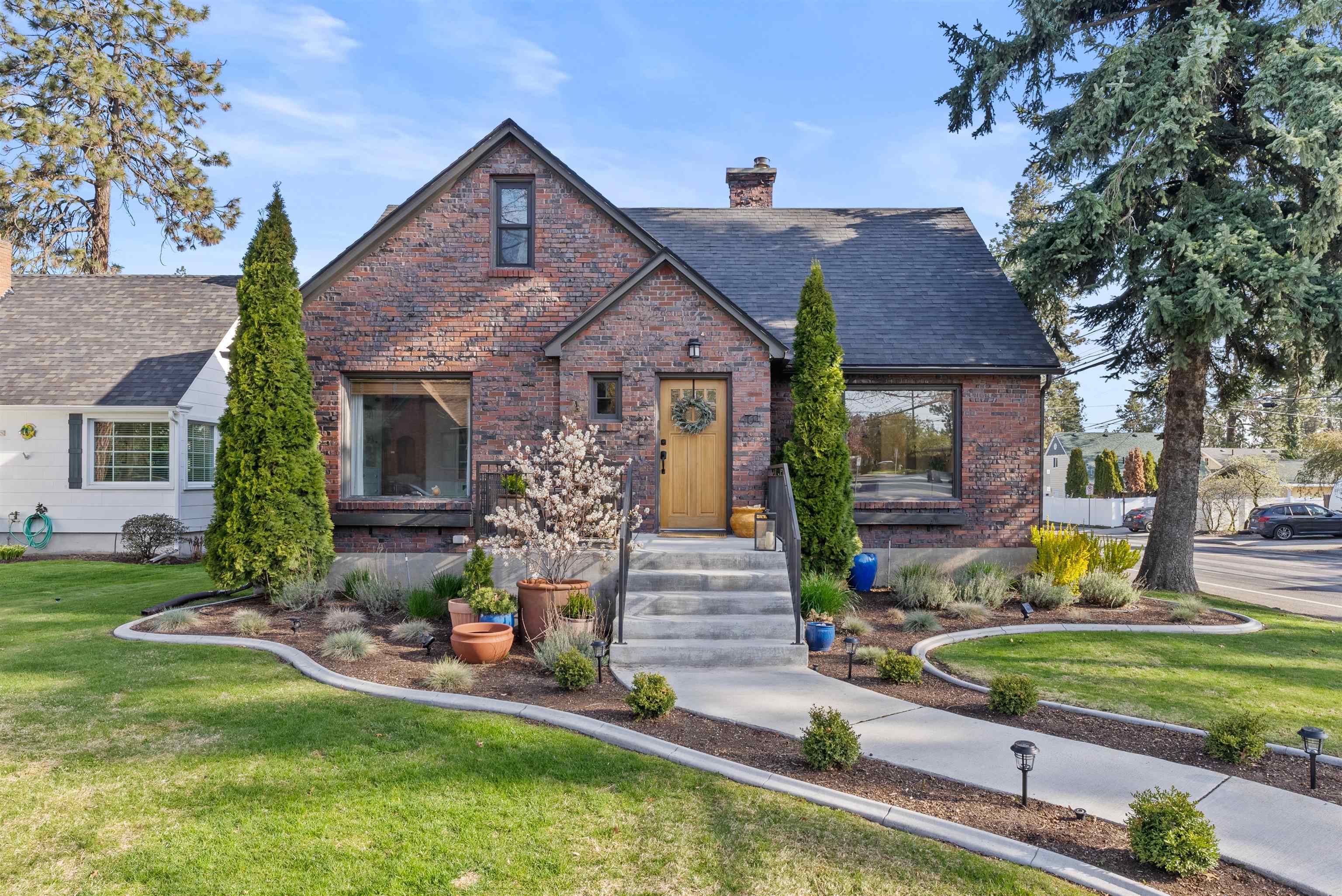 Property Photo: 404 W 28th Ave WA 99203