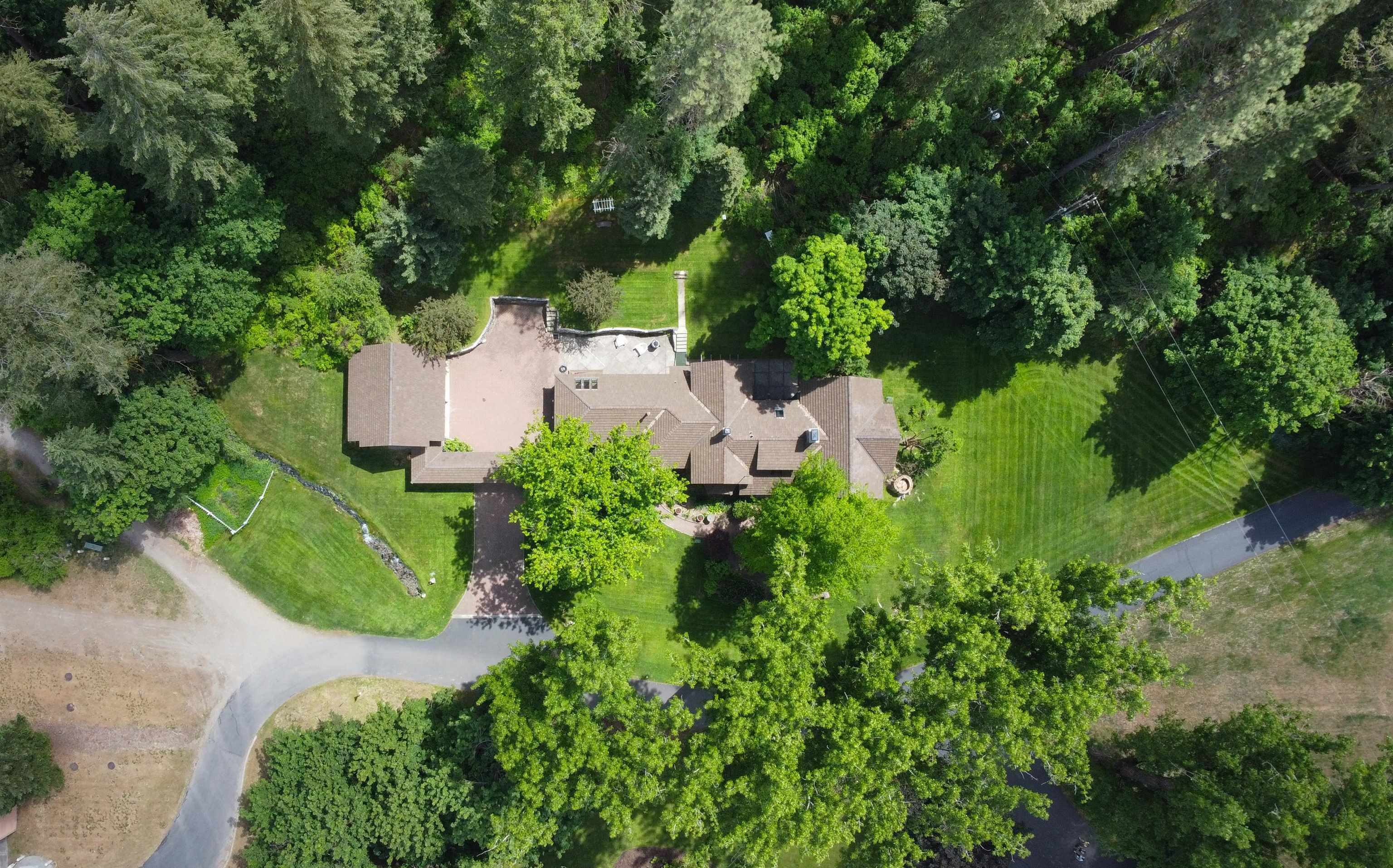 Property Photo: 12720 N Vistawood Ct WA 99218