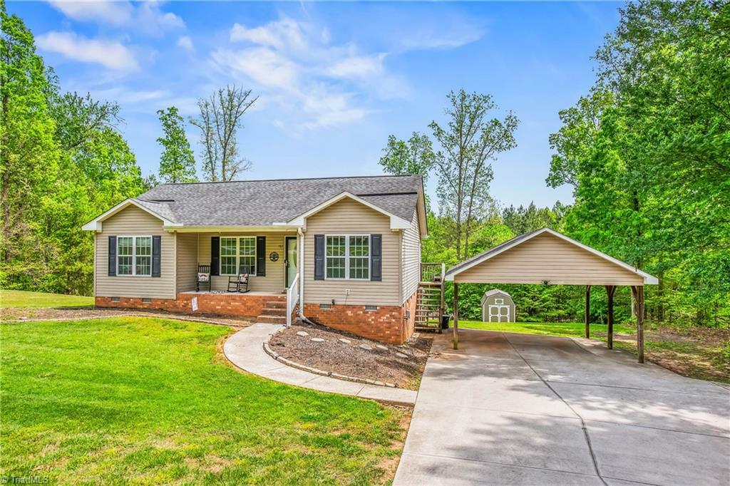 Property Photo: 785 Dan Valley Road NC 27025