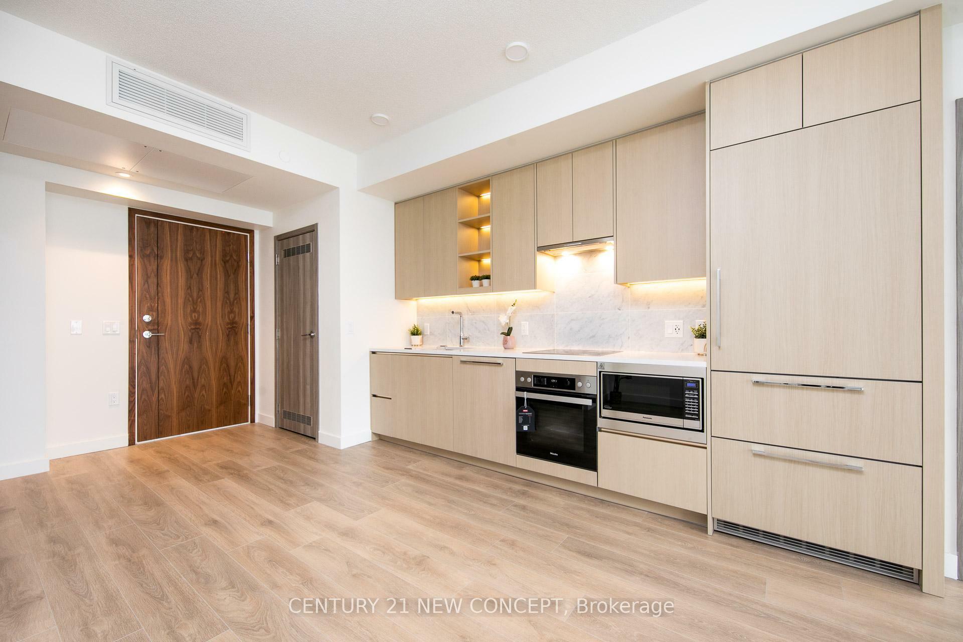 Property Photo: 85 McMahon Drive 3205 ON M2K 0H1