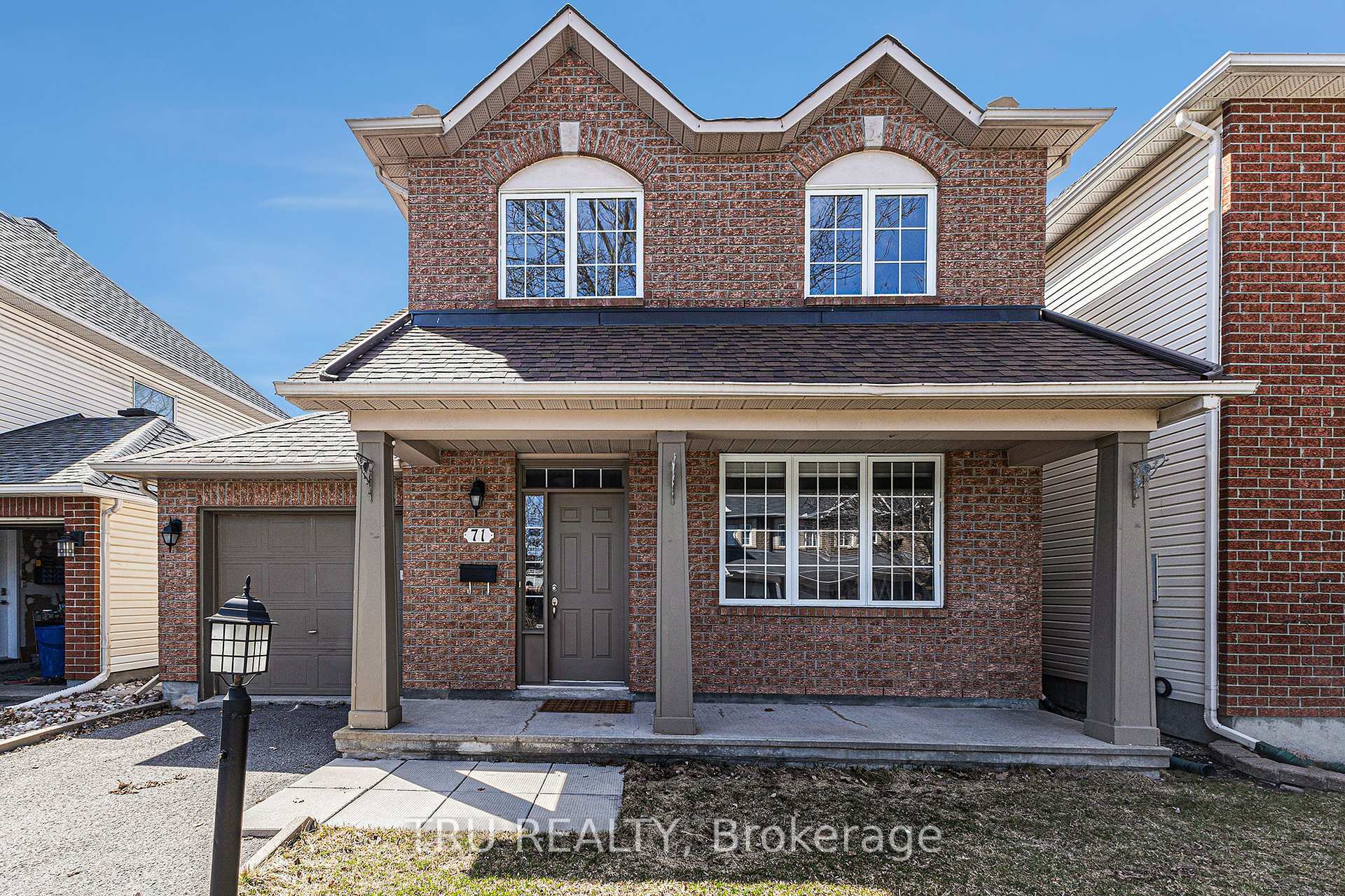 Property Photo: 71 Appledale Drive ON K2J 4W6