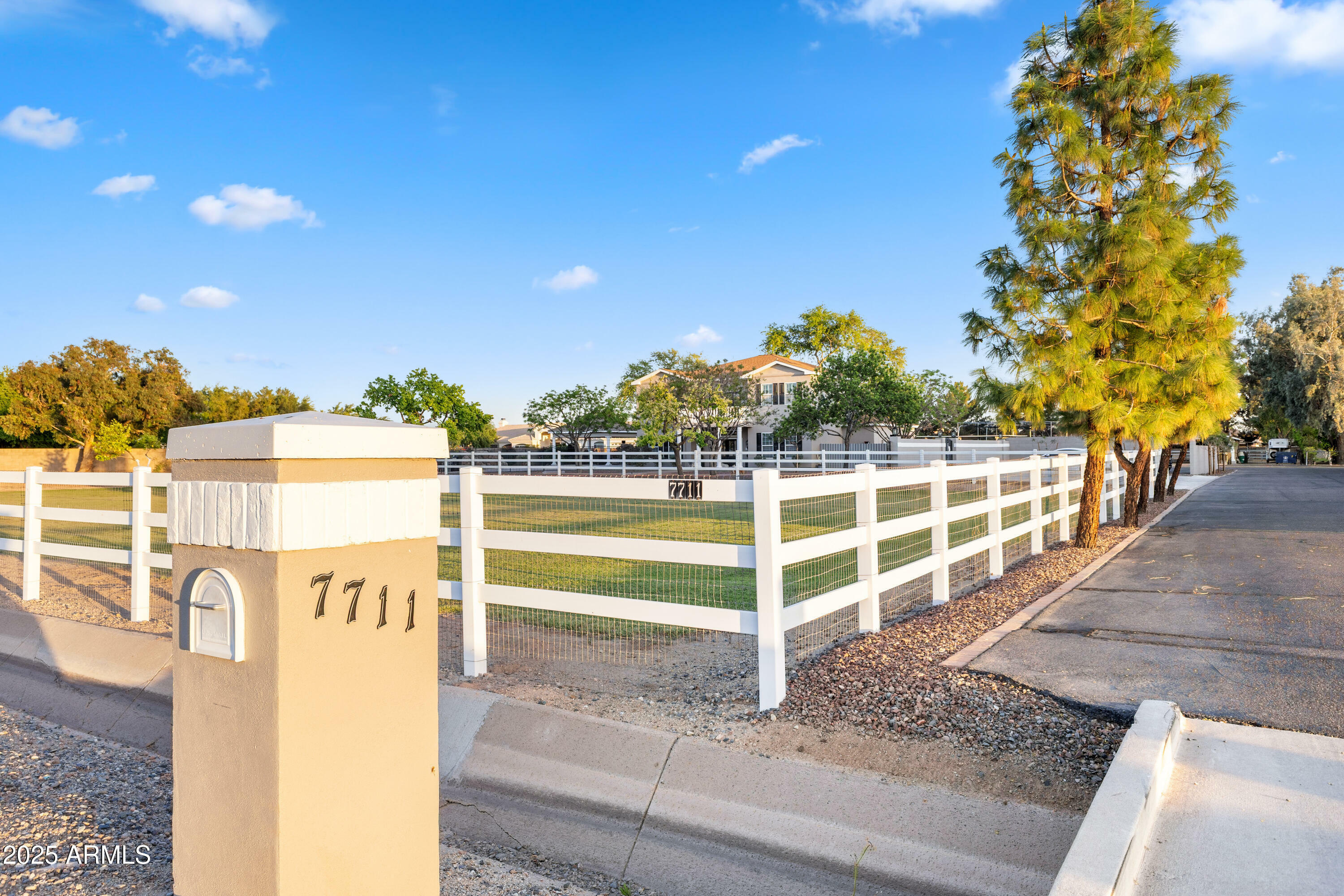 Property Photo: 7711 W Acoma Drive AZ 85381
