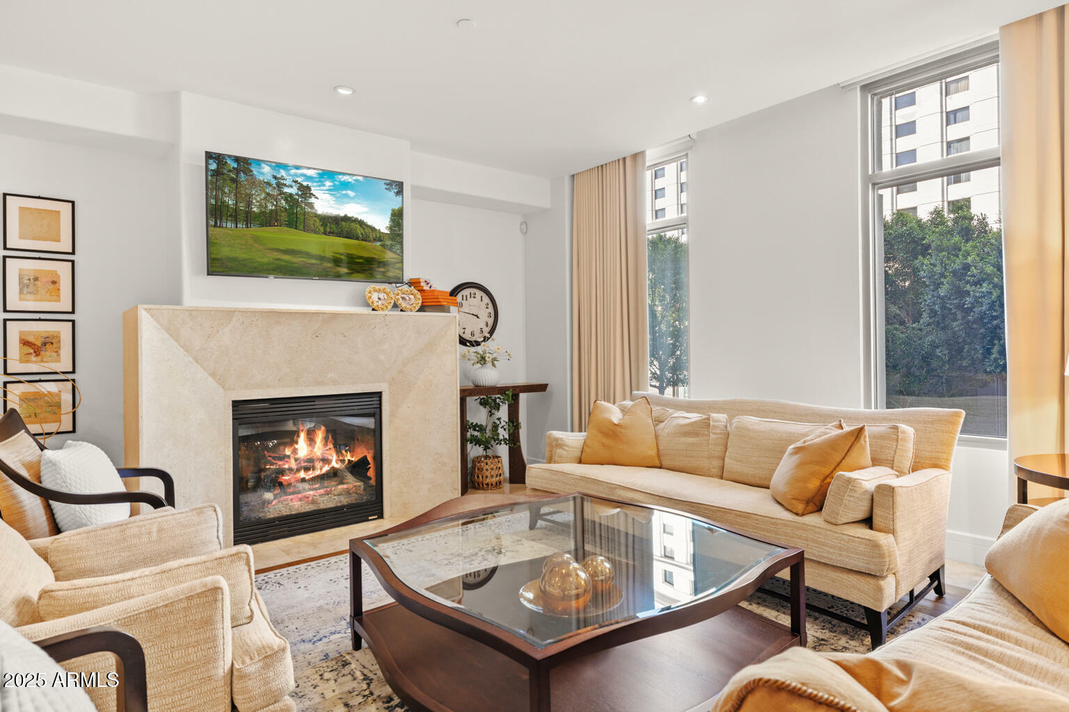 Property Photo: 2402 E Esplanade Lane 204 AZ 85016