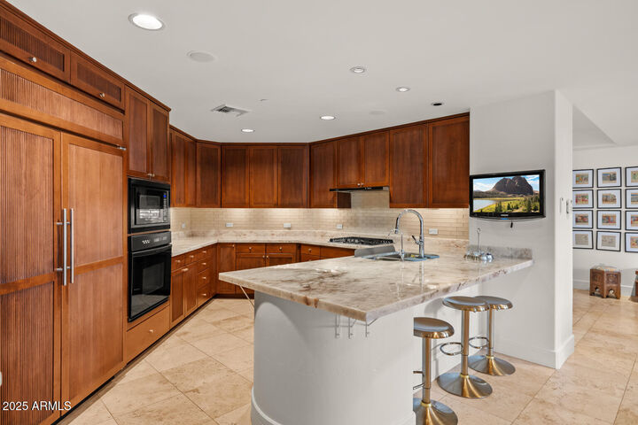 2402 E Esplanade Lane 204  Phoenix AZ 85016 photo