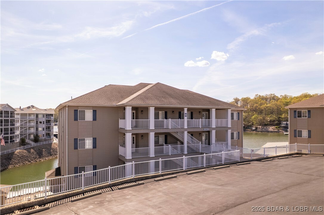 Property Photo: 20330 Timberlake Village Lane 1422 MO 65072