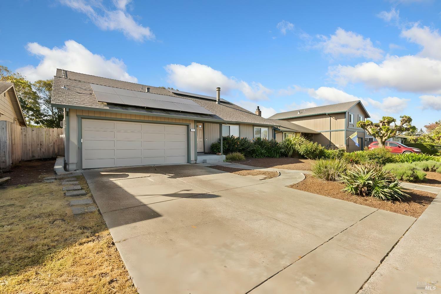 Property Photo: 1712 Putnam Way CA 94954