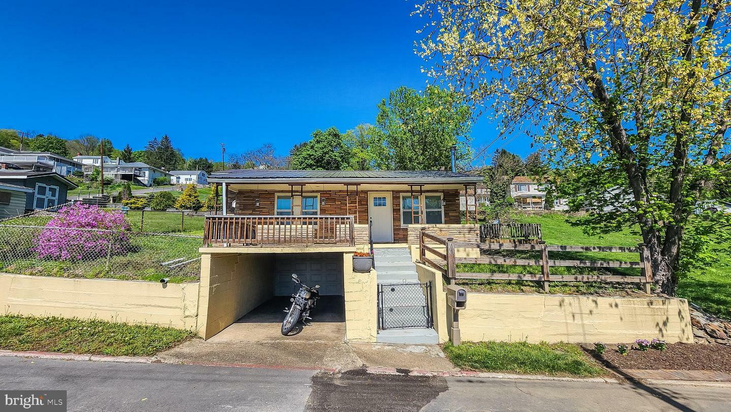 Property Photo: 207 Spruce Street MD 21562