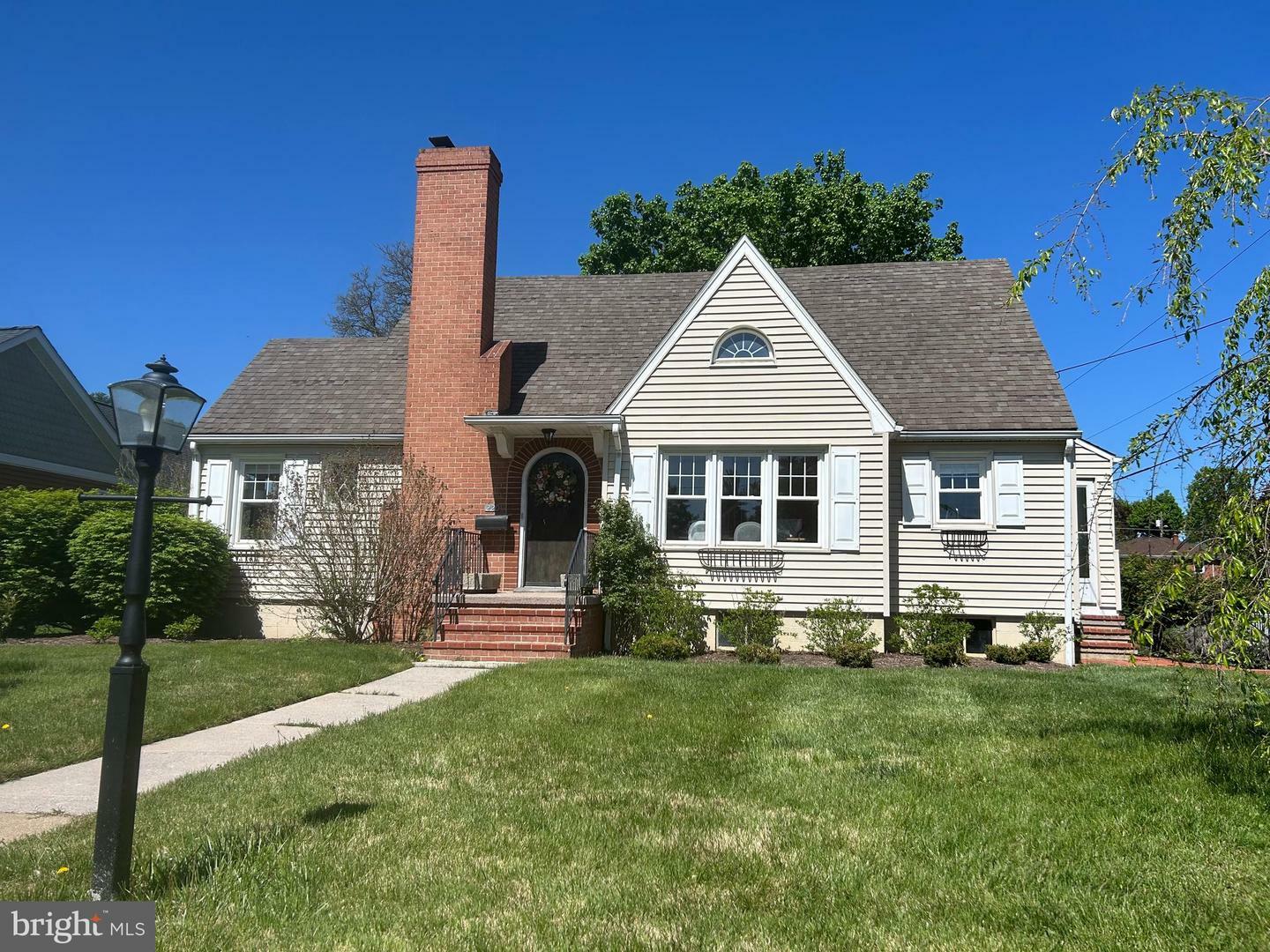 Property Photo: 220 N Delaware Avenue WV 25401