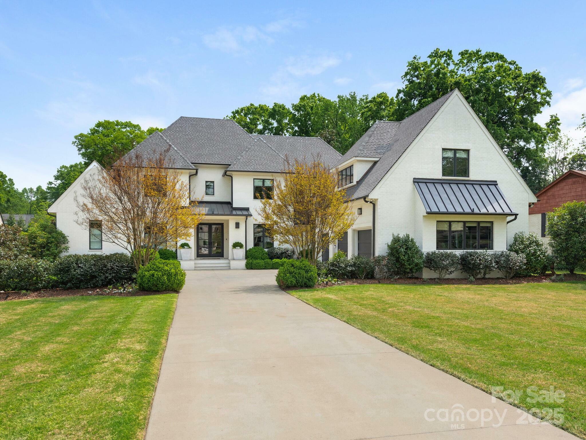 Property Photo: 2343 Vernon Drive NC 28211