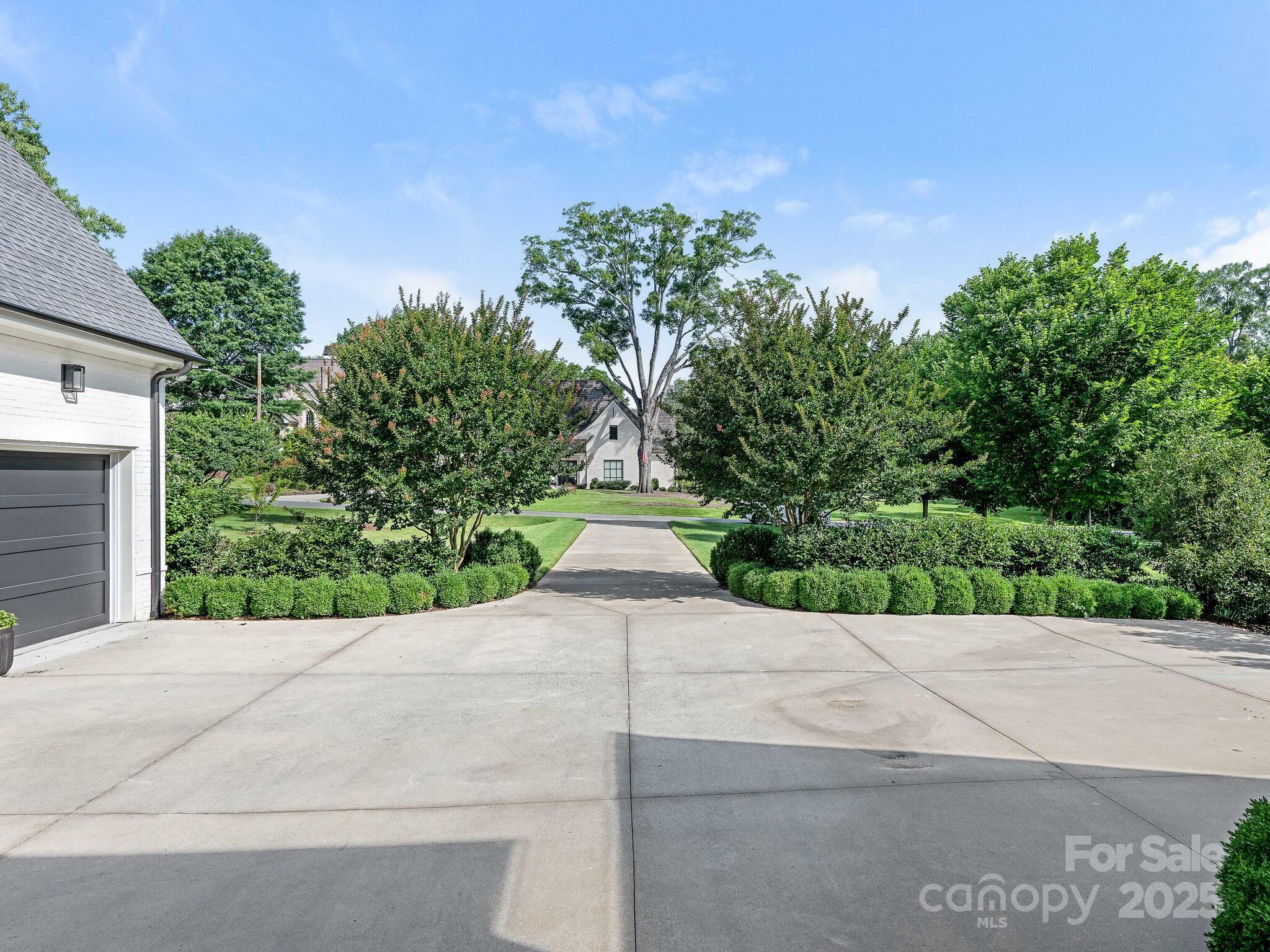 Property Photo: 2343 Vernon Drive NC 28211