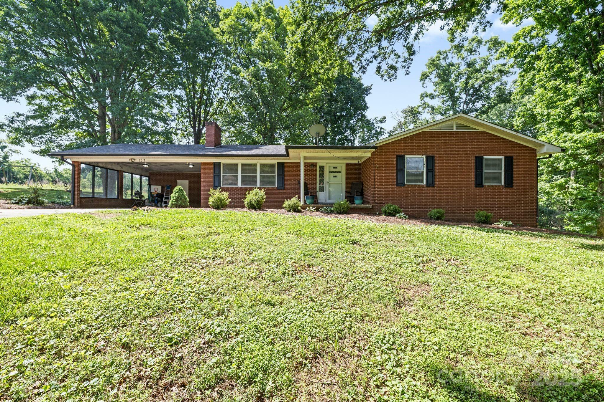 Property Photo: 137 Deal Lane NC 28677