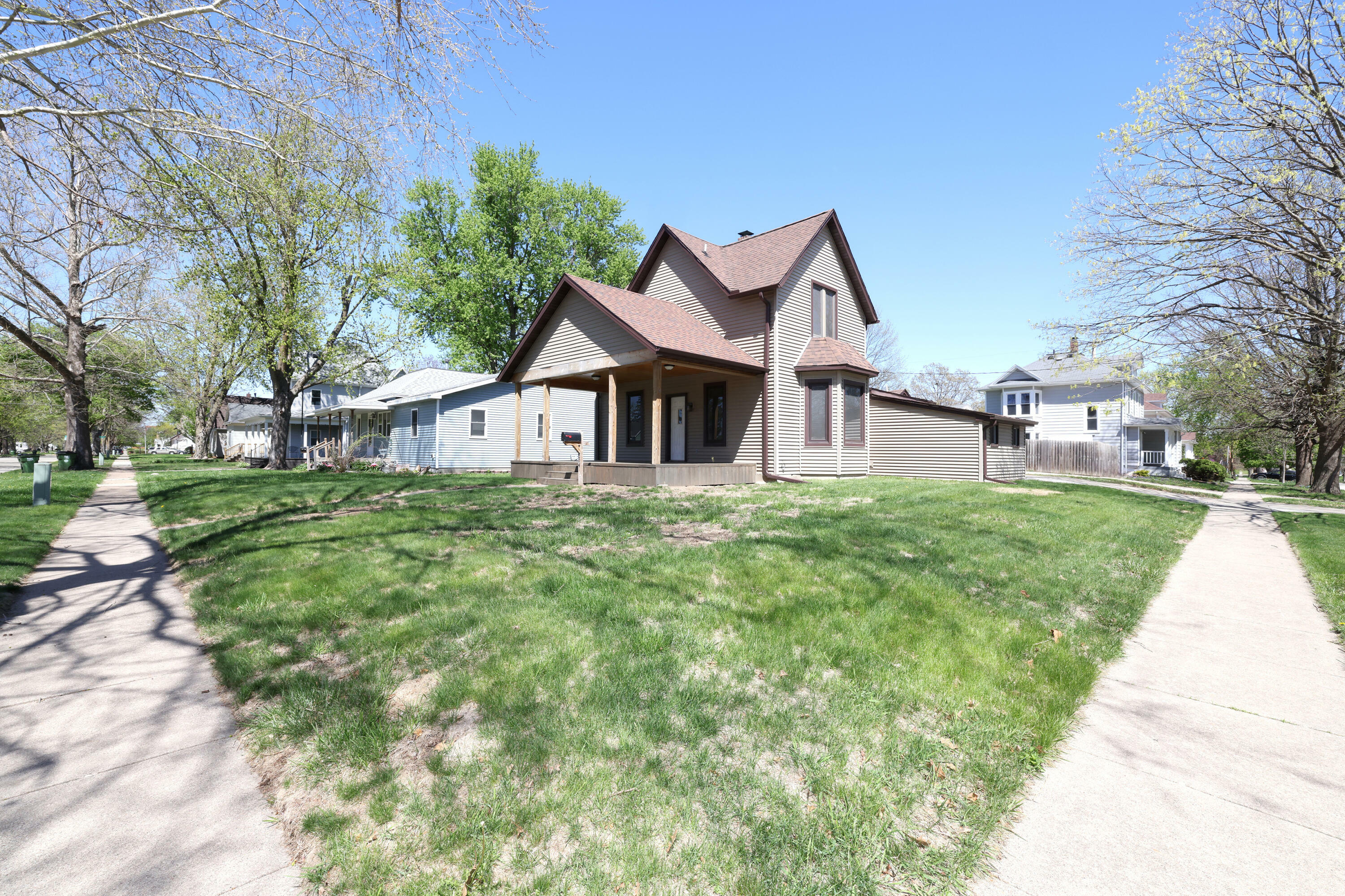 Property Photo: 204 Monona Street IA 50036