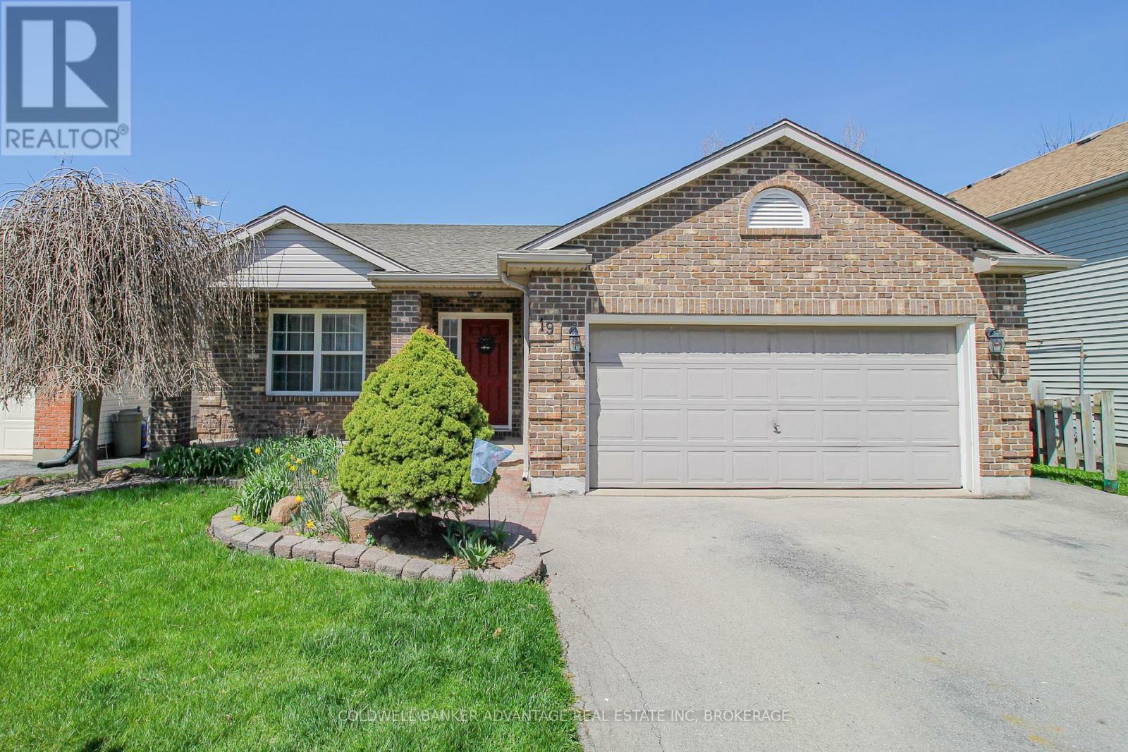 Photo de la propriété: 19 Windle Village Crescent ON L2V 4Z6