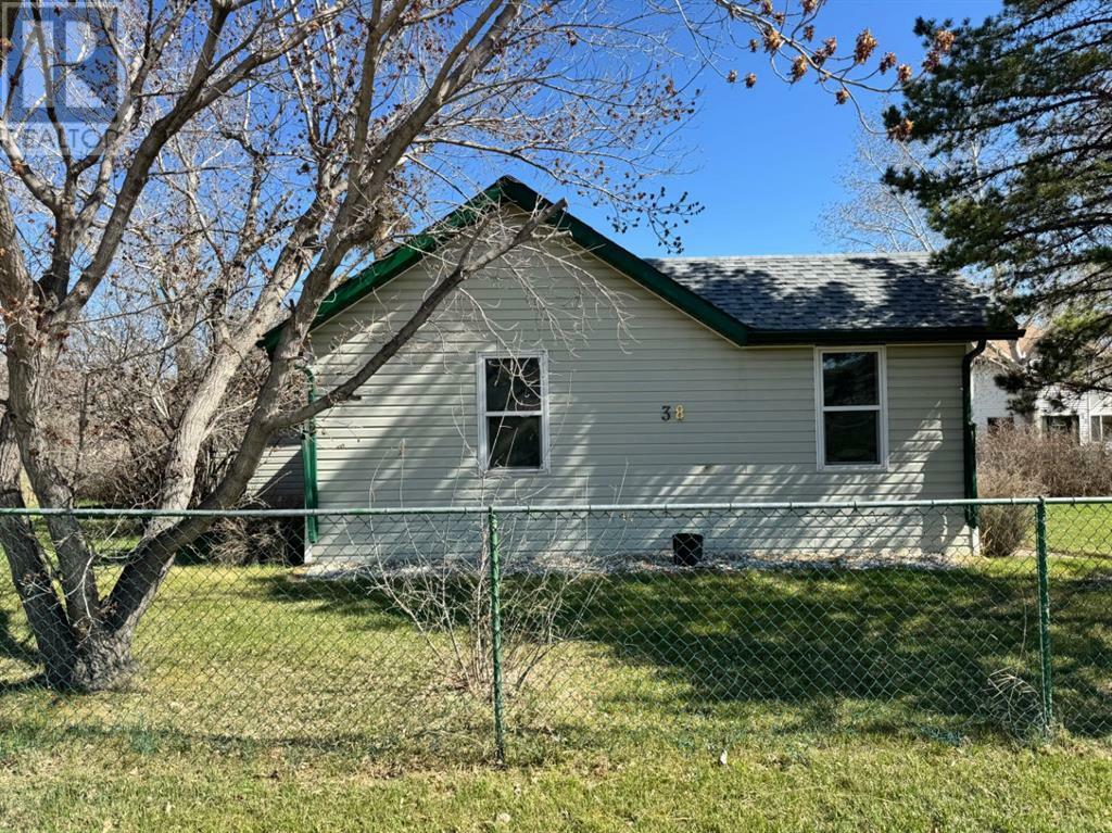 Property Photo: 38 Hunter Drive AB T0J 2V0