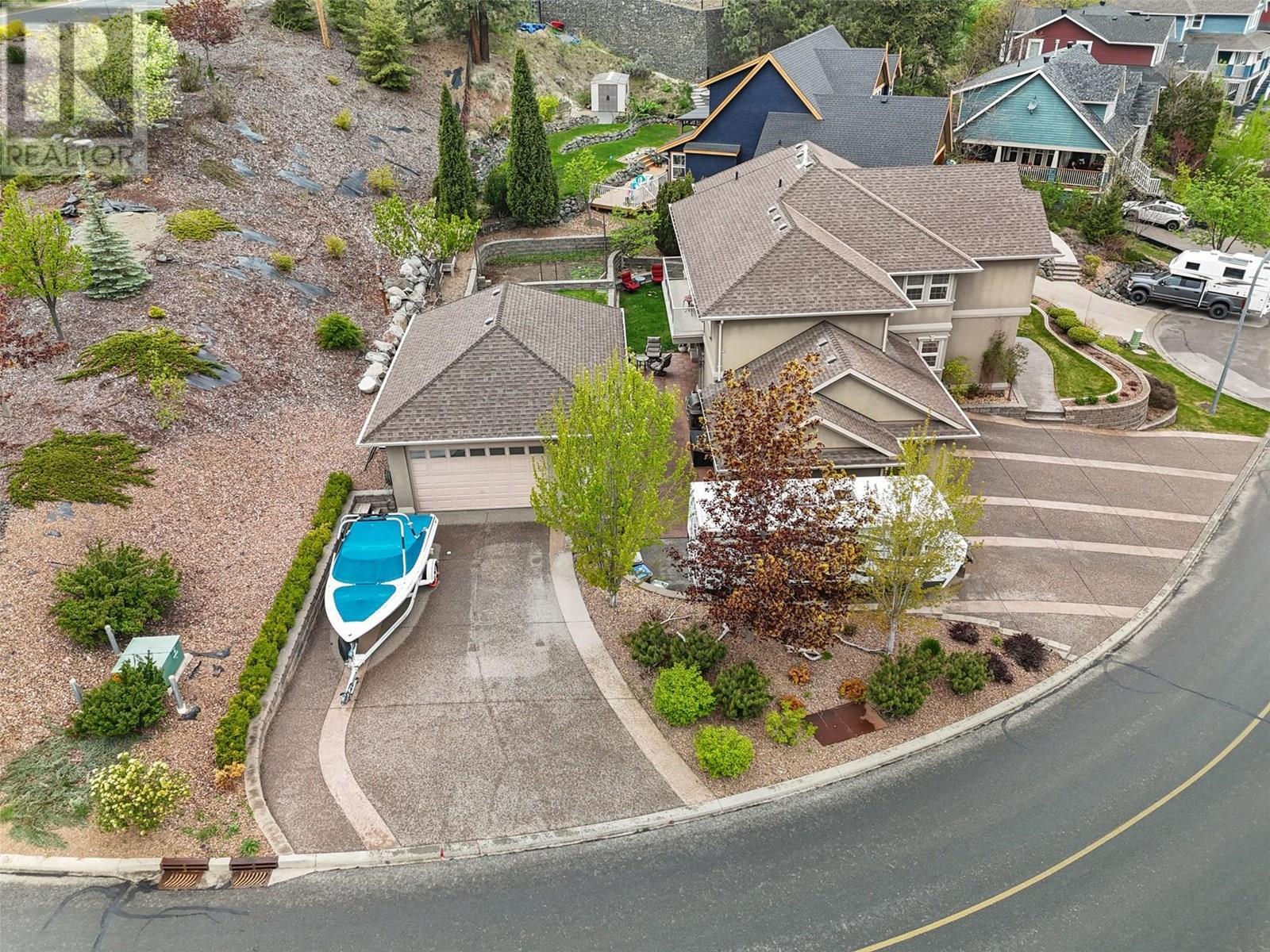 Property Photo: 456 Azure Place BC V2E 2R1