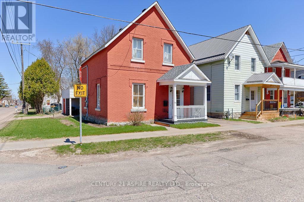201 Welland Street  Pembroke ON K8A 5Y2 photo