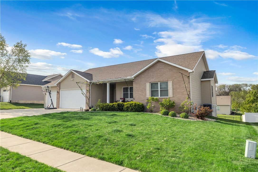 Property Photo: 140 Parkington Court IL 62549