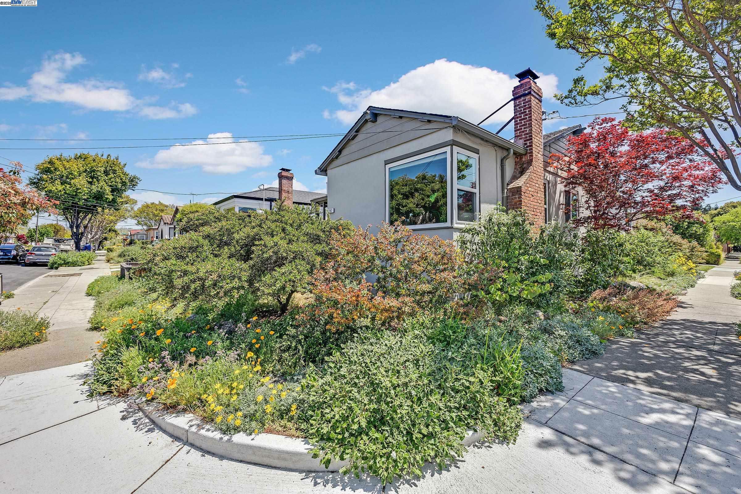 Property Photo: 297 Lorraine Blvd CA 94577