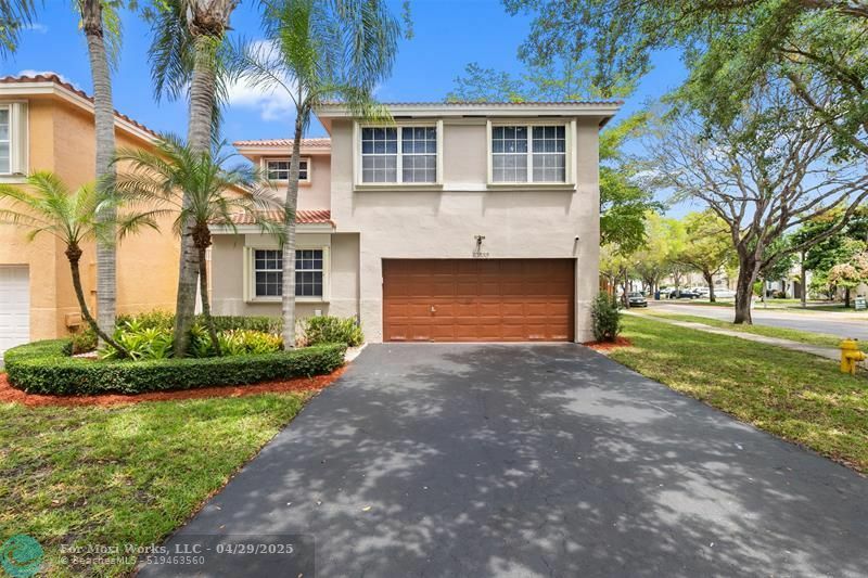 Property Photo: 10735 S Saratoga Dr FL 33026